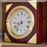D16. Seiko shelf clock. 